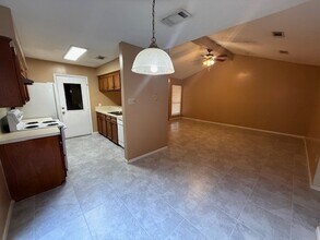 1610 Hazelwood St in Conroe, TX - Building Photo - Building Photo