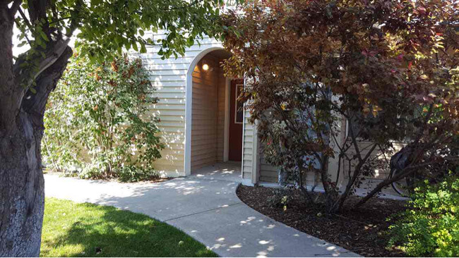33 Appleway Dr in Kalispell, MT - Building Photo - Building Photo