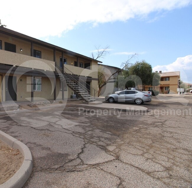 property at 729 E Hazel Dr