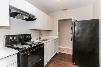 961 Kenmore St in Jacksonville, FL - Foto de edificio - Building Photo