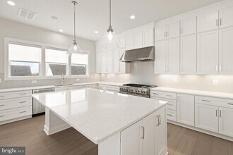 857 N Manchester St in Arlington, VA - Building Photo - Building Photo