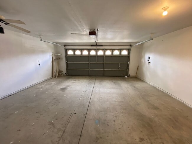 3432 S Martin Ct in Visalia, CA - Building Photo - Building Photo