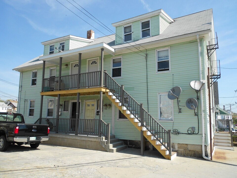 78 S Bow St-Unit -1st Floor Right in Milford, MA - Foto de edificio