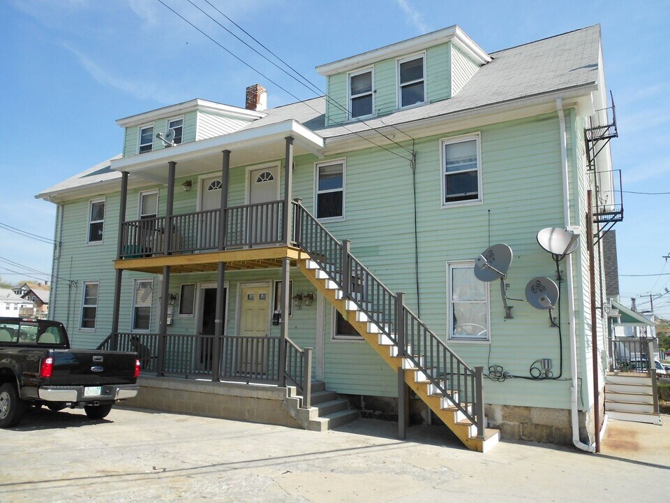 78 S Bow St in Milford, MA - Building Photo