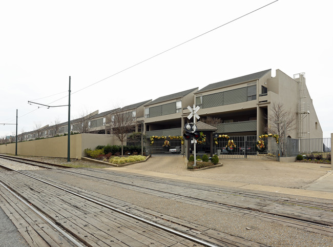 Riverbluff Place in Memphis, TN - Building Photo - Building Photo