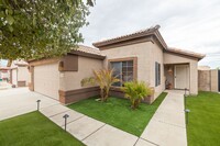 17874 N White Horse Trail in Surprise, AZ - Foto de edificio - Building Photo