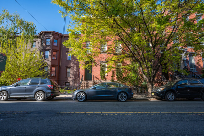 246 Montgomery St in Jersey City, NJ - Building Photo - Building Photo