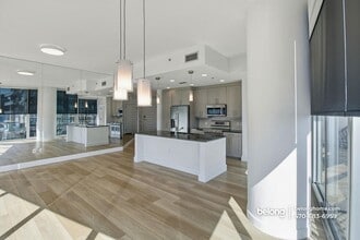 1080 Peachtree St NE in Atlanta, GA - Foto de edificio - Building Photo