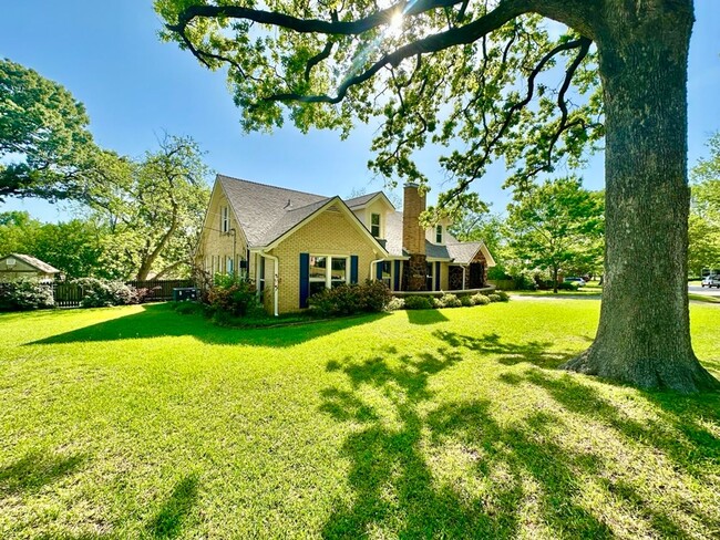 802 Hamvassy Ln in Tyler, TX - Foto de edificio - Building Photo