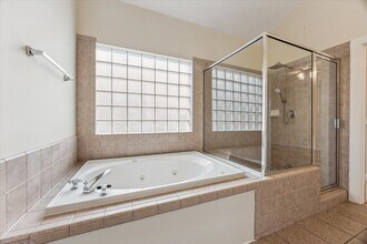 9829 Riddlelink Ln in Houston, TX - Building Photo - Building Photo