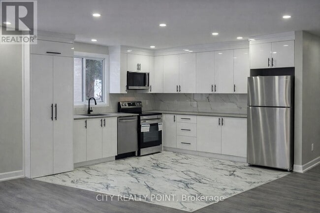 131 Camelia Ave in Ottawa, ON - Building Photo - Building Photo