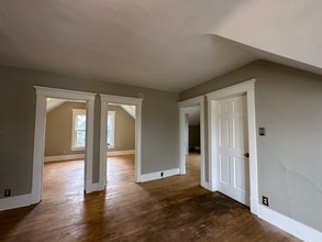 2401 Washington St in Manitowoc, WI - Building Photo - Building Photo