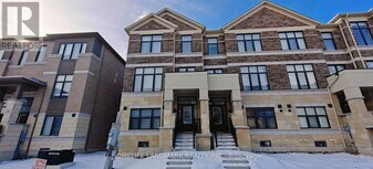 16 Kahshe Ln in Richmond Hill, ON - Building Photo