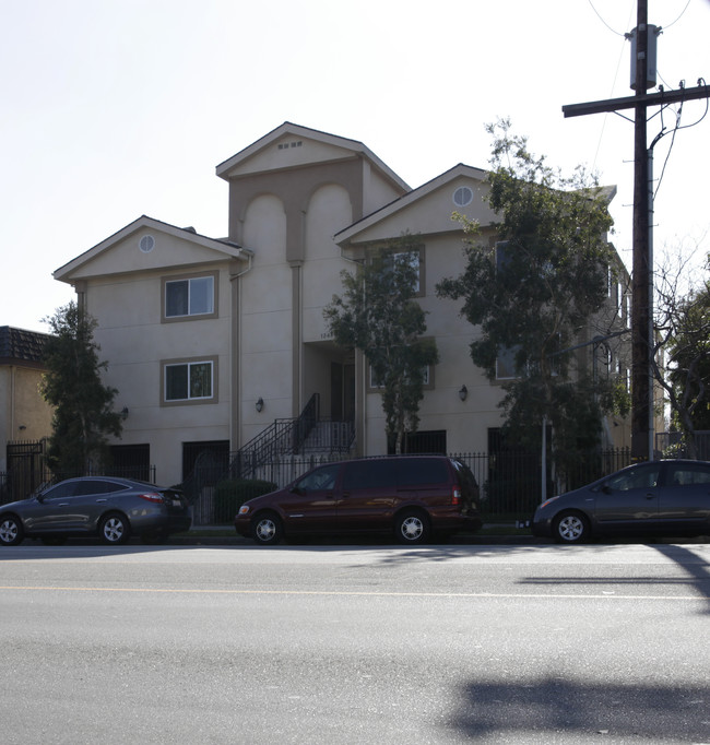 13430 Victory Blvd in Van Nuys, CA - Building Photo - Building Photo