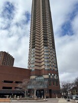 3660 N Lake Shore Dr in Chicago, IL - Building Photo