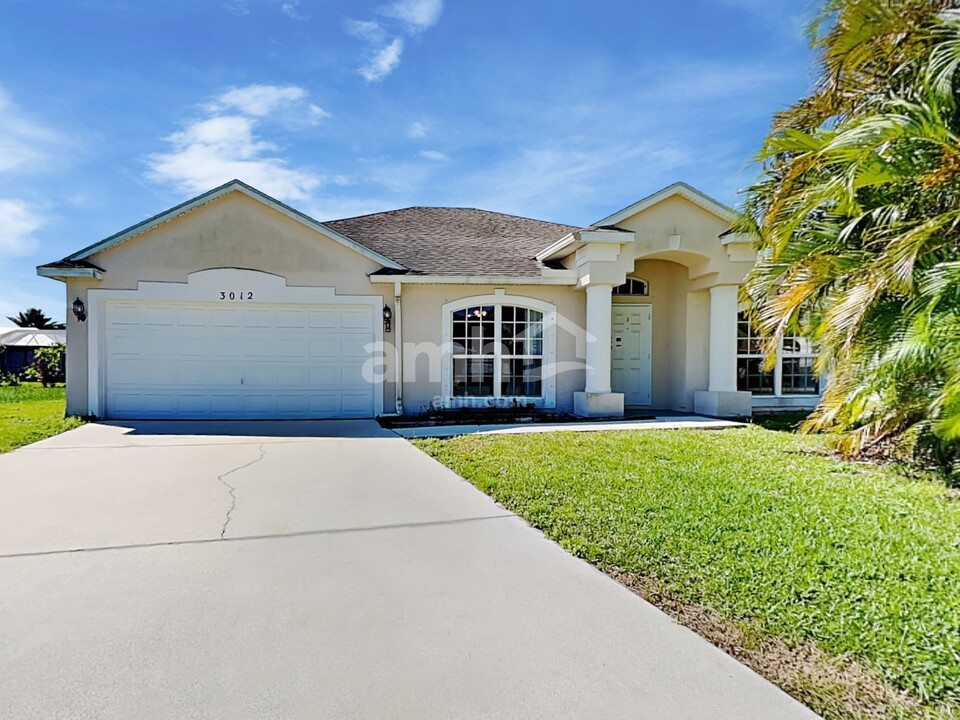 3012 SE Tipton Ct in Port St. Lucie, FL - Building Photo