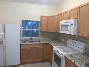 2784 SW 14th St-Unit -1 in Fort Lauderdale, FL - Foto de edificio - Building Photo