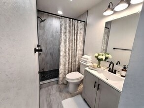 2162 Flintridge Dr in San Diego, CA - Building Photo - Building Photo