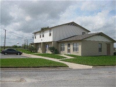 1100 E Santa Rosa Ave in Edcouch, TX - Foto de edificio