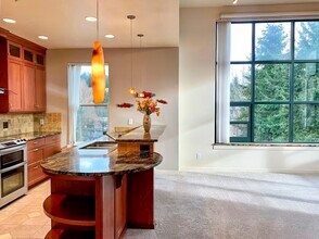 16275 NE 85th St, Unit 405 in Redmond, WA - Building Photo - Building Photo