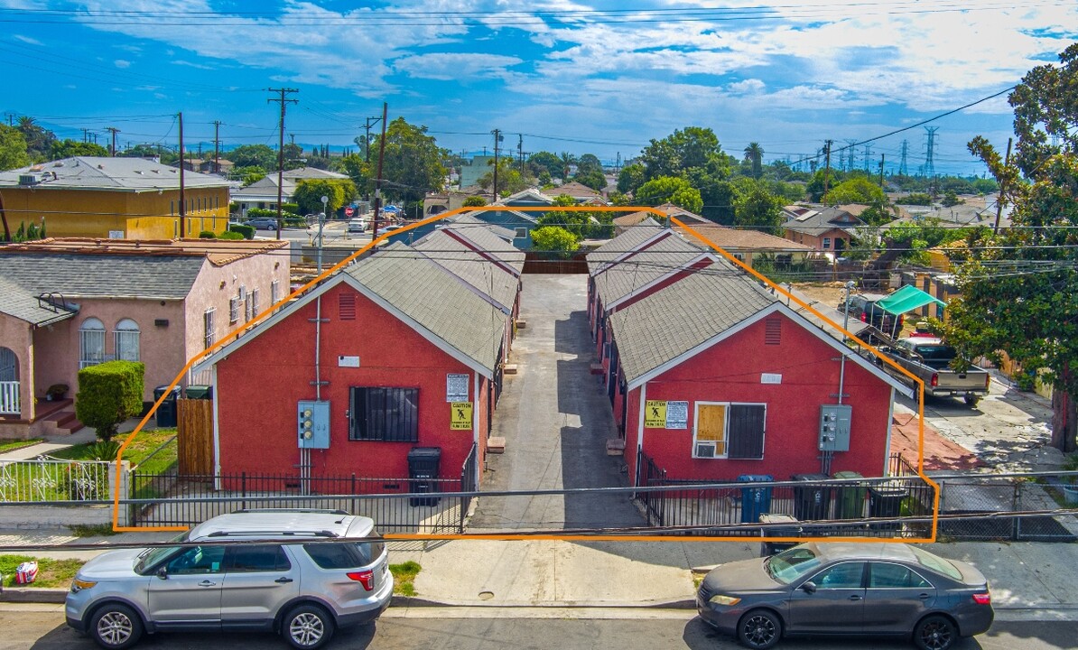 8804 Beach St in Los Angeles, CA - Foto de edificio