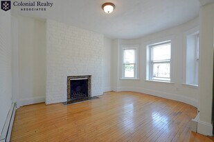 1320 Commonwealth Ave, Unit 4 in Boston, MA - Building Photo