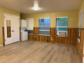 163 Oak Ridge Trail in Lakehills, TX - Building Photo - Building Photo