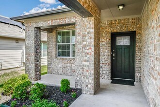 109 Marimoor Dr in Hutto, TX - Building Photo - Building Photo