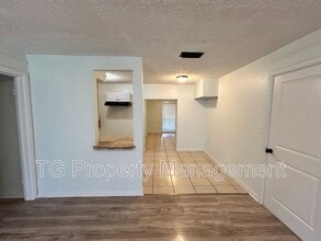 6453 Burgundy Rd S in Jacksonville, FL - Building Photo - Building Photo