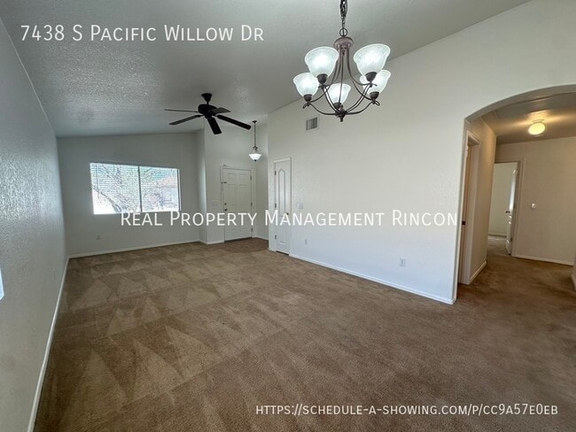 7438 S Pacific Willow Dr in Tucson, AZ - Building Photo - Building Photo