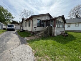 4815 Lexington Blvd in Loves Park, IL - Building Photo