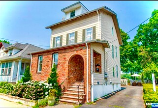 45 Essex Ave in Maplewood, NJ - Building Photo - Building Photo