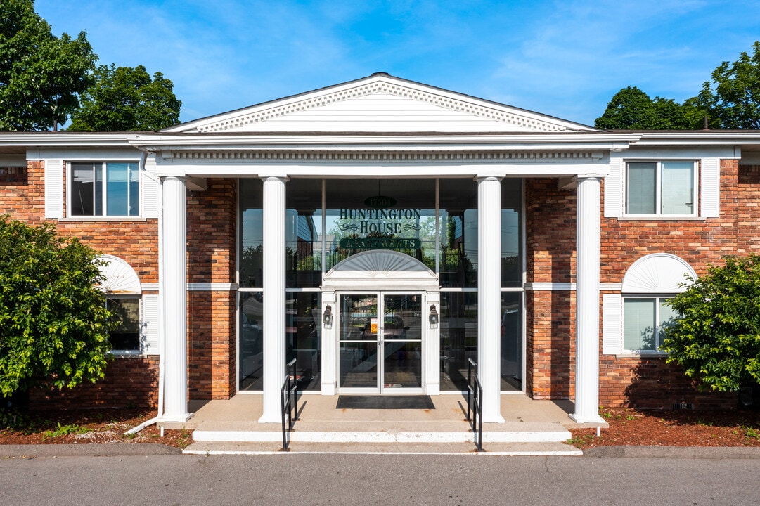 Huntington House Apartments in Riverview, MI - Foto de edificio