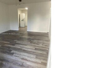 1051 NW 27th Ave in Fort Lauderdale, FL - Building Photo - Building Photo