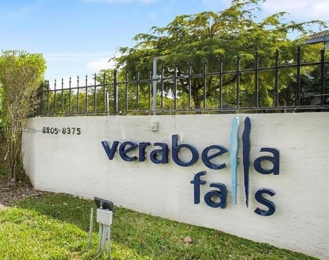 8255 SW 152nd Ave, Unit E PH 2 in Miami, FL - Building Photo - Building Photo