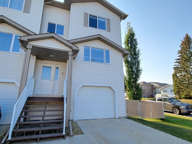 1001 7 Ave in Cold Lake, AB - Building Photo - Building Photo