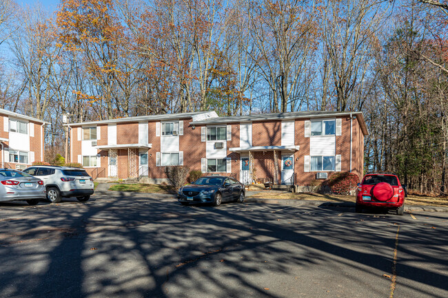 Southington Manor in Southington, CT - Foto de edificio - Building Photo