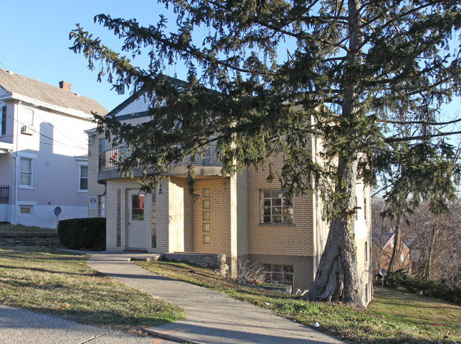 2258 Harrison Ave in Cincinnati, OH - Foto de edificio - Building Photo