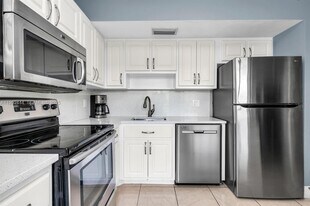 2800 N Palm Aire Dr in Pompano Beach, FL - Building Photo