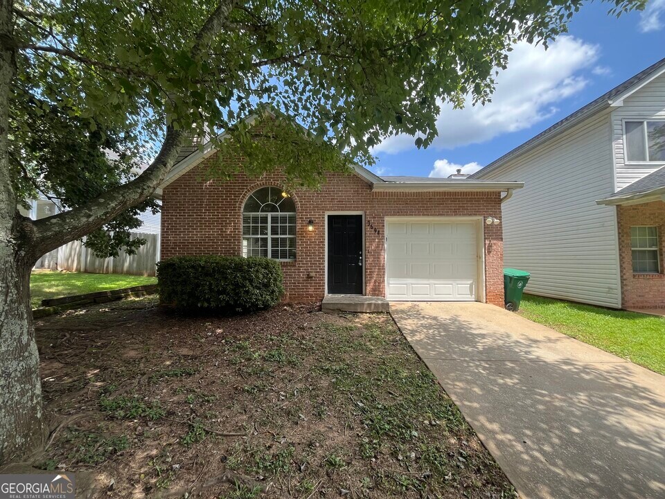 3694 Sapphire Ct in Decatur, GA - Building Photo