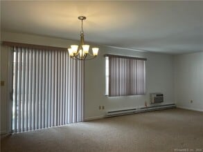 35 Woodway Rd in Stamford, CT - Building Photo - Building Photo