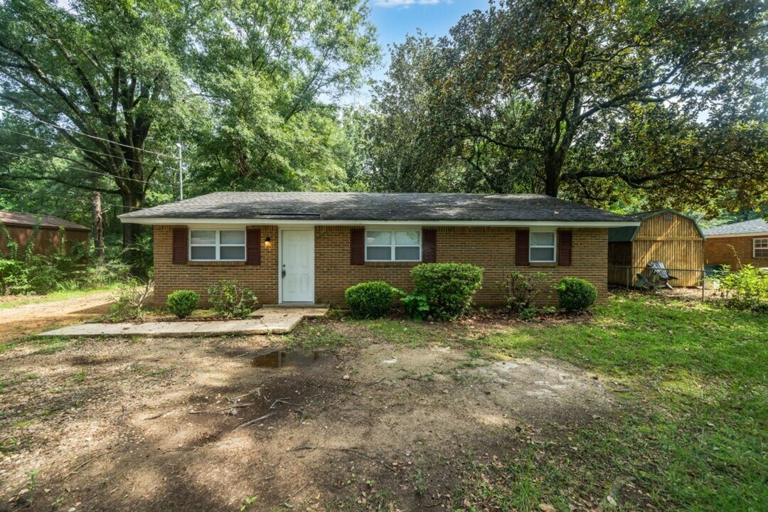 114 Crenshaw Dr in Wetumpka, AL - Building Photo