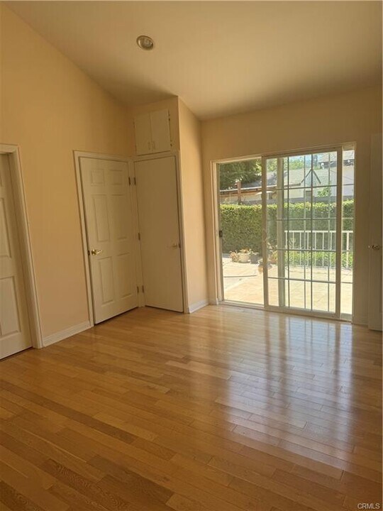 5118 Newcastle Ave in Los Angeles, CA - Building Photo