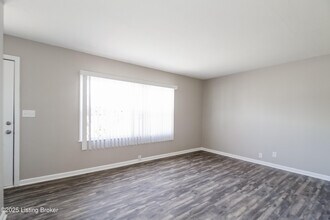 13404 Hinchbrook Blvd in Louisville, KY - Building Photo - Building Photo