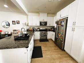 5748 Acacia Ln in Lakewood, CA - Building Photo - Building Photo