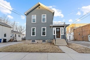 212 W 8th Ave in Oshkosh, WI - Building Photo