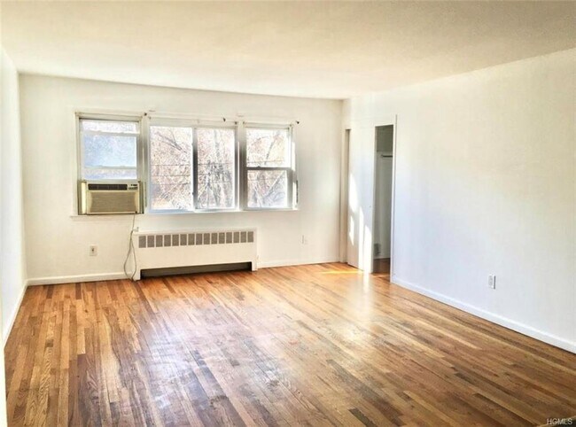 82 Harrison Ave in Yonkers, NY - Building Photo - Building Photo
