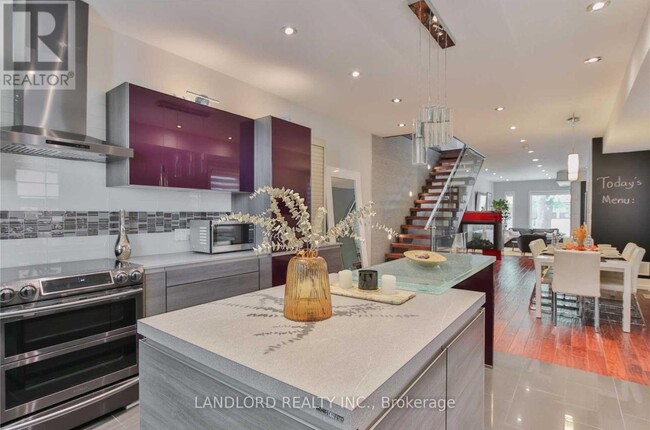 11 Garnet Ave in Toronto, ON - Building Photo - Building Photo