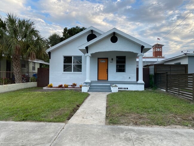 1611 E 18th Ave in Tampa, FL - Foto de edificio - Building Photo