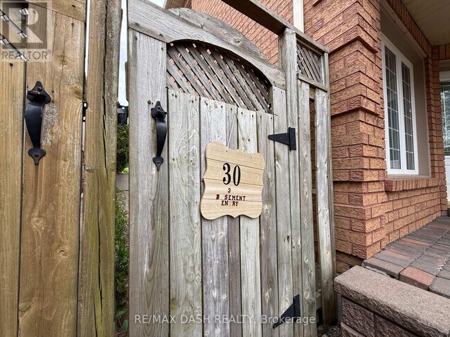 30 Brownell St in Whitby, ON - Building Photo - Building Photo